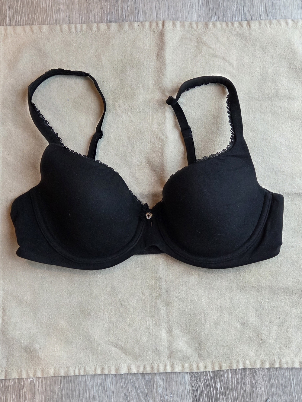 Body By Victoria's Secret Lined Demi Size 34 C Lace Trim With Charm